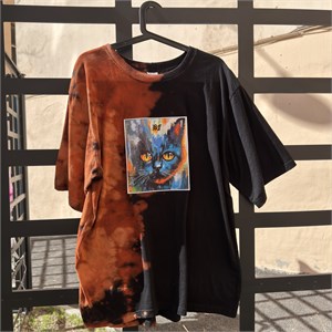 {{productViewItem.photos[photoViewList.activeNavIndex].Alt || productViewItem.photos[photoViewList.activeNavIndex].Description || 'Оверсайз футболка  BF WorldWide -  Tie Dye The Fiery Cat'}}